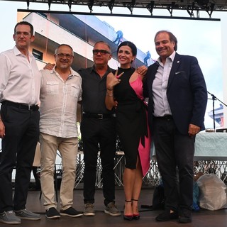 Quando due salsicce uniscono due territori: Ceriana e Bra sul Palco Gourmet di Ceriale Quando due salsicce uniscono due territori: Ceriana e Bra sul Palco Gourmet di Ceriale
