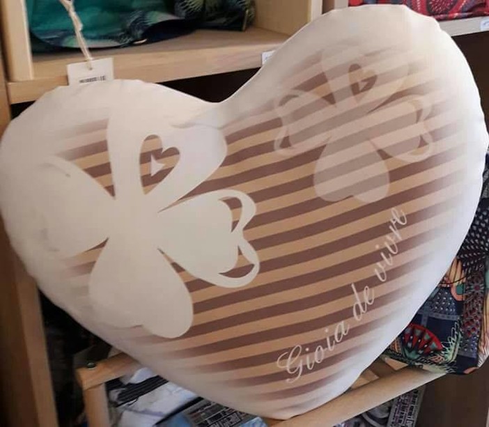 Sanremo: prosegue con successo la Collettiva dell'Associazione I Colori della Gioia