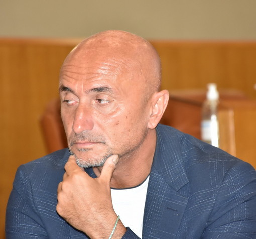 “L’Assessore che ha fatto tutto (o forse no)”: duro attacco del Peba all’Assessore Catalano