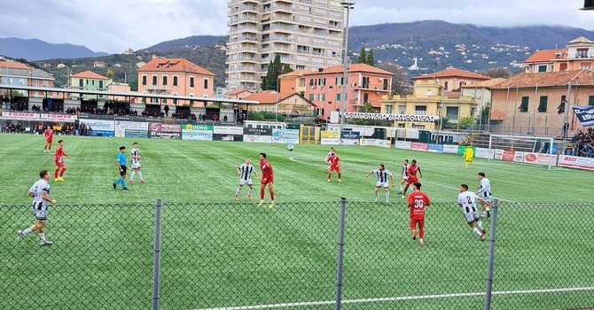 Calcio. Serie D, terzo successo di fila per la Sanremese. Lavagna espugnata in pieno recupero