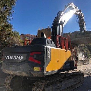 San Bartolomeo al Mare, ponte di via Roma: via ai lavori di demolizione (foto)