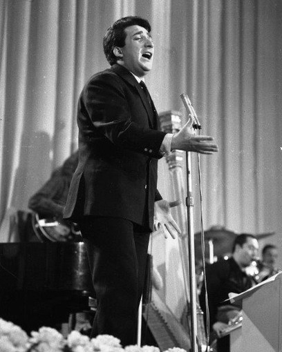 Taggia: questa sera a Tony Dallara consegna del premio alla carriera del Museo Del Festival