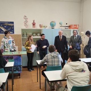 Sanremo, alla 'Pascoli' mille euro: serviranno per l'aula di scienze