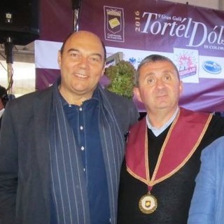 Caudio Porchia con Stefano Bicocchi in arte Vito durante l'edizione 2016 del Galà del Tortel Dols