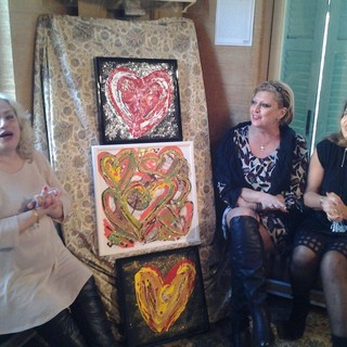 Grande successo per l'inaugurazione della mostra collettiva dell'associazione 'I Colori della Gioia'