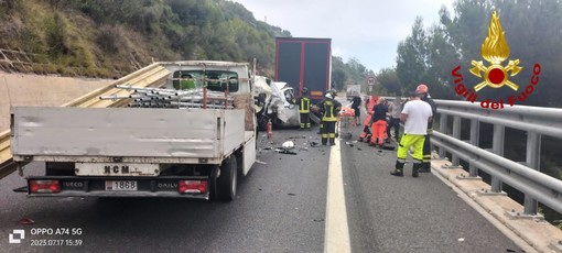 A10: incidente in galleria tra Finale e Pietra Ligure verso il confine: un ferito in codice rosso (foto) A10: incidente in galleria tra Finale e Pietra Ligure verso il confine: un ferito in codice rosso (foto)