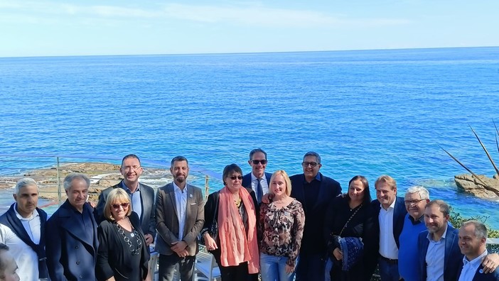 Elezioni, il presidente della Regione Toti fa tappa a Bordighera per sostenere Ingenito (Foto e video)