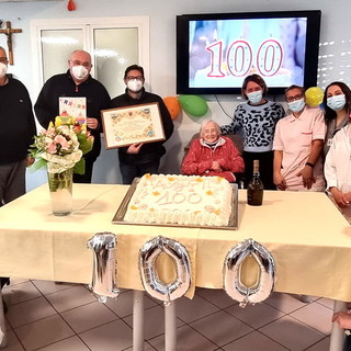 Vallecrosia: festeggiati i 100 anni di Maria Satue Buisan, nata sui Pirenei e ospite di 'Casa Rachele'