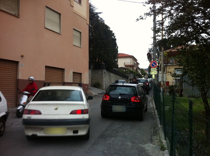 Ingorghi in via degli Ulivi ad Imperia: la mail di un nostro lettore Ingorghi in via degli Ulivi ad Imperia: la mail di un nostro lettore