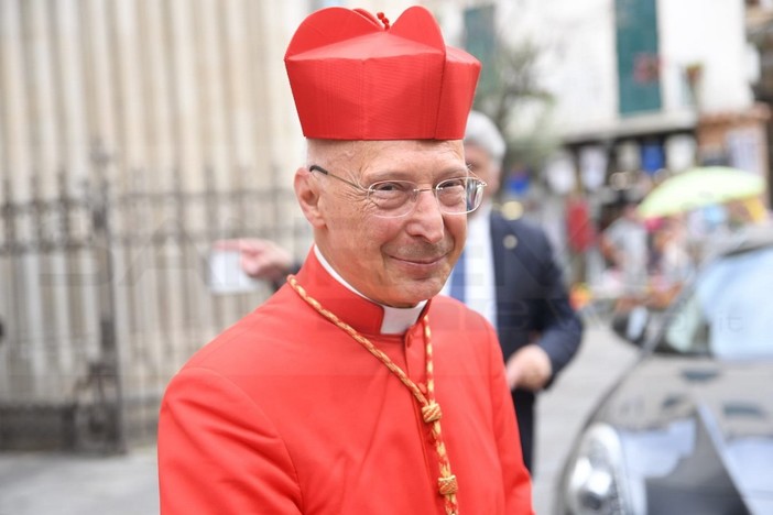 Il cardinale Angelo Bagnasco ospite presso la Biblioteca civica di Ventimiglia della rassegna 'La Stampa va in biblioteca' Il cardinale Angelo Bagnasco ospite presso la Biblioteca civica di Ventimiglia della rassegna 'La Stampa va in biblioteca'