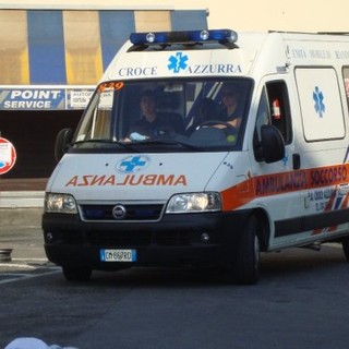Dolceacqua: un uomo cade dal tetto mentre ripara un camino. Trasportato all'Ospedale di Sanremo