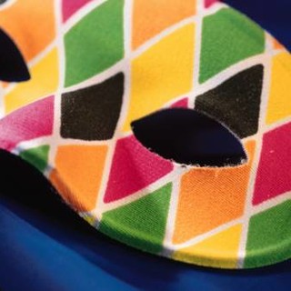 A Vallecrosia "Super Carnevale" con spettacoli, trucca bimbi e battaglia di coriandoli (Foto)