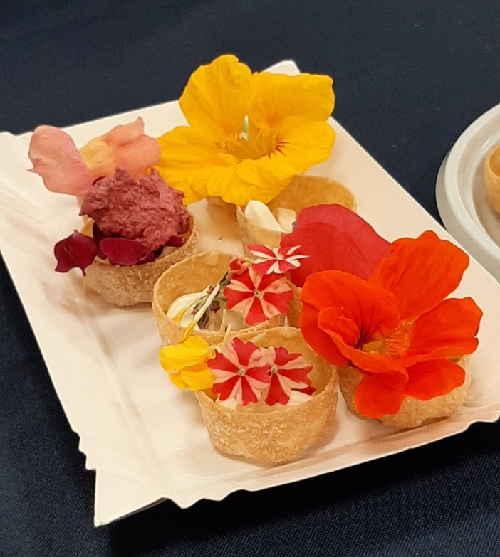 Sanremo: domani al via “Aspettando Villa Ormond in fiore” con un ricco programma che comprende anche incontri e show cooking dedicati alla Cucina con i fiori. Sanremo: domani al via “Aspettando Villa Ormond in fiore” con un ricco programma che comprende anche incontri e show cooking dedicati alla Cucina con i fiori.