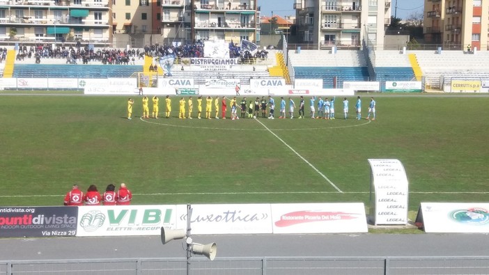 Calcio. Serie D, tripudio biancoblù! Il Savona ribalta la Sanremese e fa suo il derby contro i matuziani Calcio. Serie D, tripudio biancoblù! Il Savona ribalta la Sanremese e fa suo il derby contro i matuziani