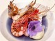 Gamberi e fiori in tavola: la proposta gourmet dello chef Piero Bregliano
