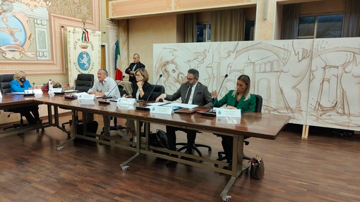 Consiglio comunale a Diano Marina, nel mirino delle opposizioni Pista ciclabile e Gestioni Municipali
