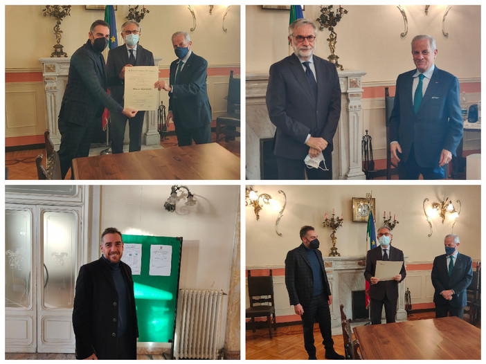Imperia, l’attore Simone Gandolfo nominato da Mattarella Cavaliere della Repubblica (foto) Imperia, l’attore Simone Gandolfo nominato da Mattarella Cavaliere della Repubblica (foto)