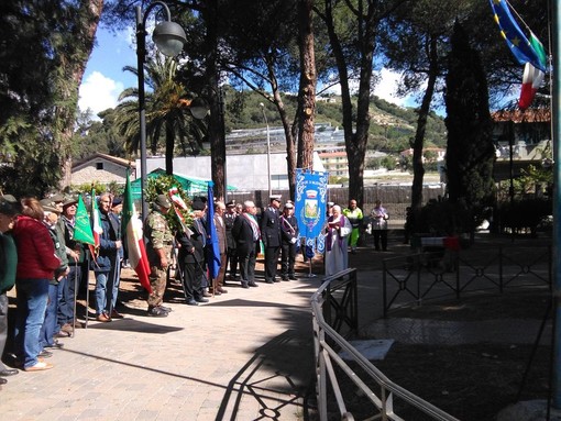 Vallecrosia: celebrazioni per il 25 aprile assieme alle autorità civili e militari Vallecrosia: celebrazioni per il 25 aprile assieme alle autorità civili e militari