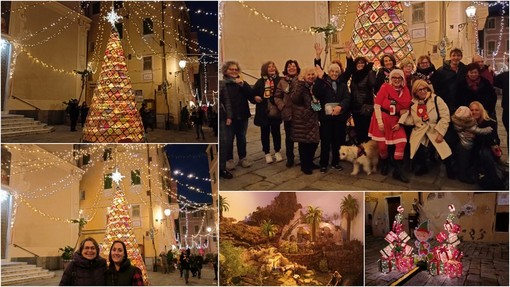 Bordighera Alta accende l'albero di Natale all'uncinetto (Foto e video) Bordighera Alta accende l'albero di Natale all'uncinetto (Foto e video)
