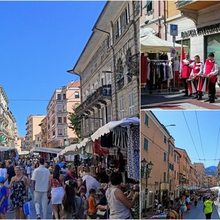 Giornata di shopping a Ventimiglia, il Desbaratu ravviva il centro (Foto e video) Giornata di shopping a Ventimiglia, il Desbaratu ravviva il centro (Foto e video)