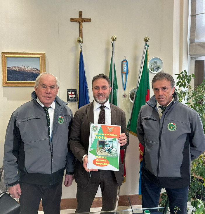 Regione Liguria e ANFor rafforzano la collaborazione: consegnato il calendario 2026 al vicepresidente Piana