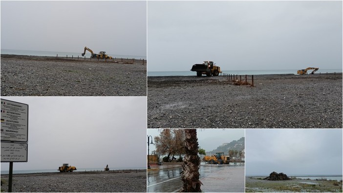 Pulizia e livellamento della spiaggia, ruspe in azione a Ventimiglia (Foto e video) Pulizia e livellamento della spiaggia, ruspe in azione a Ventimiglia (Foto e video)