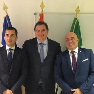 Da sinistra a destra gli assessori regionali ai trasporti di Piemonte (Marco Gabusi), Région Sud (Philippe Tabarot) e Liguria (Gianni Berrino) Da sinistra a destra gli assessori regionali ai trasporti di Piemonte (Marco Gabusi), Région Sud (Philippe Tabarot) e Liguria (Gianni Berrino)