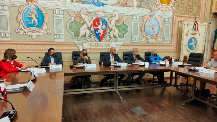 Diano Marina, in consiglio una modifica alla Tari e una raffica di mozioni e interrogazioni