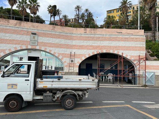 Al porto di Bordighera al via i lavori di rifacimento della pavimentazione. Ingenito: "Un altro investimento per il nostro approdo" (foto) Al porto di Bordighera al via i lavori di rifacimento della pavimentazione. Ingenito: "Un altro investimento per il nostro approdo" (foto)