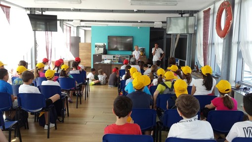 Imperia: pesca, biologia marina, educazione ambientale. Un mare di emozioni per 100 giovani di Vigevano Imperia: pesca, biologia marina, educazione ambientale. Un mare di emozioni per 100 giovani di Vigevano