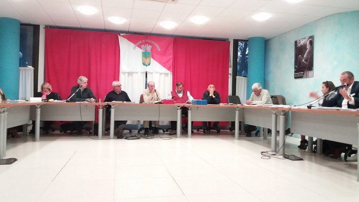 Vallecrosia: in Consiglio Comunale panoramica dell’attività dell’Amministrazione, opposizioni: “Lontani dal programma elettorale”