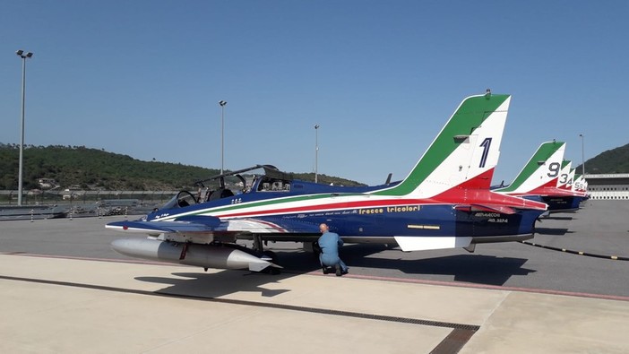 La Pattuglia acrobatica nazionale è atterrata: a Imperia cresce la febbre per lo show delle Frecce tricolori (Foto e Video)