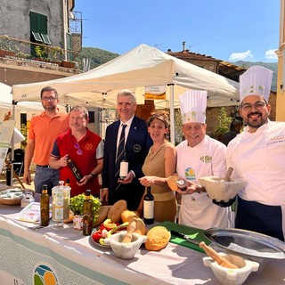 Expo delle valli Impero e Maro: le Antiche vie del sale promuovono la cucina del territorio Expo delle valli Impero e Maro: le Antiche vie del sale promuovono la cucina del territorio