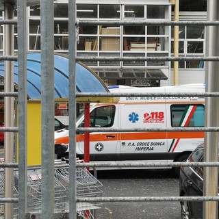 Pontedassio, incidente sul lavoro alla Isnardi: operaio trasportato in codice rosso al Santa Corona da Grifo (foto e video)