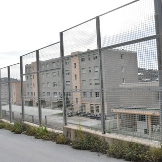 Sanremo: detenuto ubriaco ed armato si rifiuta di rientrare in cella, nuovo allarme nel carcere di Valle Armea Sanremo: detenuto ubriaco ed armato si rifiuta di rientrare in cella, nuovo allarme nel carcere di Valle Armea