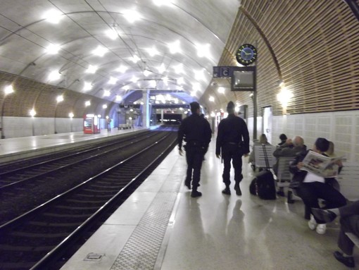 Manifestazione a Cap D'Ail contro il G20. Oggi preferire il treno alla macchina Manifestazione a Cap D'Ail contro il G20. Oggi preferire il treno alla macchina