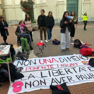 Imperia, 'Non una di meno' in piazza San Giovanni a Oneglia: "Spazi di libertà delle donne sempre più minacciati"