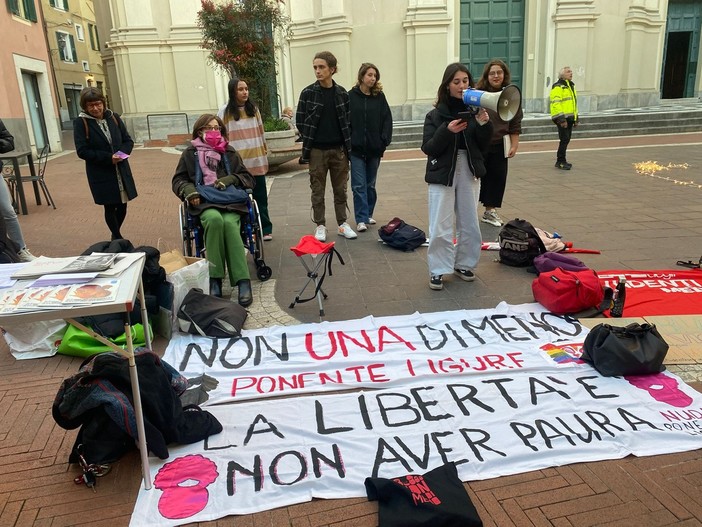 Imperia, 'Non una di meno' in piazza San Giovanni a Oneglia: "Spazi di libertà delle donne sempre più minacciati"
