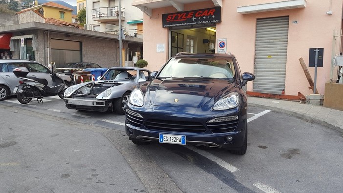 Il Natale della carrozzeria Stylecar vi riserva tante idee regalo, assistenza immediata in caso di sinistri all'estero e operatività anche durante le festività natalizie Il Natale della carrozzeria Stylecar vi riserva tante idee regalo, assistenza immediata in caso di sinistri all'estero e operatività anche durante le festività natalizie