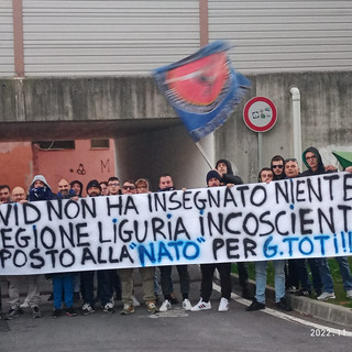 Imperia, "Il covid non ha insegnato niente? Regione Liguria incosciente!": allo stadio spunta striscione degli Ultras contro la chiusura del punto nascite (foto)