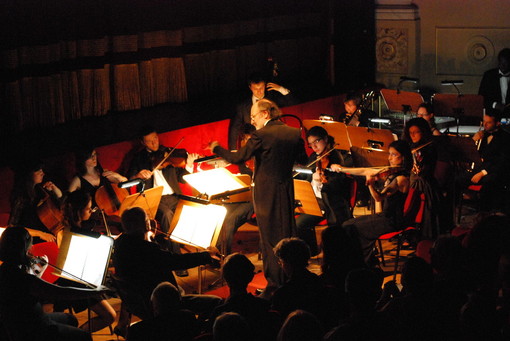 L'Orchestra Filarmonica Italiana diretta dal M° Alessandro Arigoni