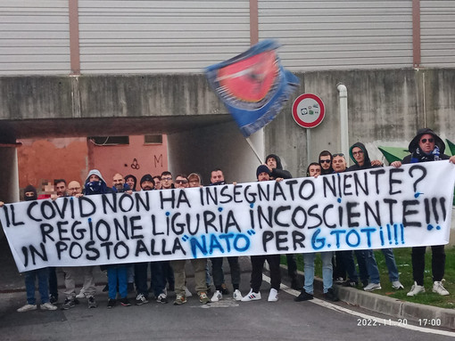 Imperia, "Il covid non ha insegnato niente? Regione Liguria incosciente!": allo stadio spunta striscione degli Ultras contro la chiusura del punto nascite (foto) Imperia, "Il covid non ha insegnato niente? Regione Liguria incosciente!": allo stadio spunta striscione degli Ultras contro la chiusura del punto nascite (foto)