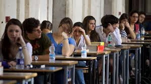 Esame di Maturità: in classe i 1.460 imperiesi che sostengono l'esame, ecco le tracce dei temi
