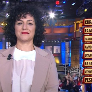 Marbella disegna con la sabbia ai ‘Soliti Ignoti’: dopo quella di Fortunello esibizione della compagna Arianna da Amadeus (foto) Marbella disegna con la sabbia ai ‘Soliti Ignoti’: dopo quella di Fortunello esibizione della compagna Arianna da Amadeus (foto)