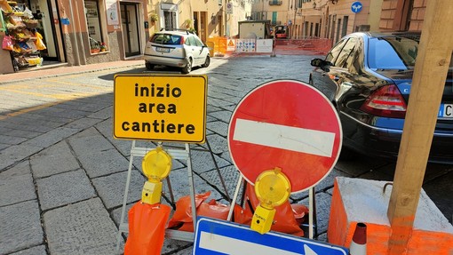 Imperia, cantiere di via Cascione. Il presidente del Civ Caratto: “Sta andando tutto bene, speriamo che i tempi vengano rispettati” (foto) Imperia, cantiere di via Cascione. Il presidente del Civ Caratto: “Sta andando tutto bene, speriamo che i tempi vengano rispettati” (foto)