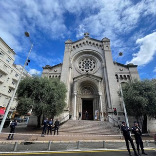 Nizza, torna l’incubo terrorismo: presi a coltellate un sacerdote e una suora