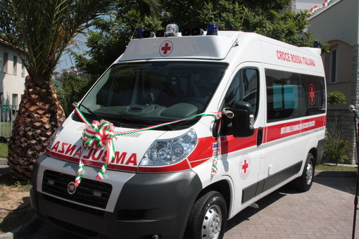 Bordighera: con l'auto contro una galleria, 55enne portata in ospedale, non è grave