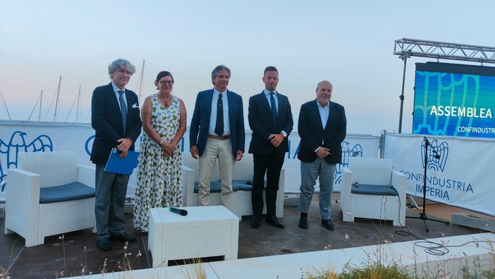 Assemblea generale di Confindustria Imperia, rilancio dell’economia provinciale ed elezioni anticipate: opinioni a confronto (foto e video) Assemblea generale di Confindustria Imperia, rilancio dell’economia provinciale ed elezioni anticipate: opinioni a confronto (foto e video)