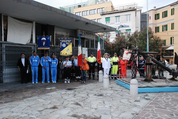 Sanremo: cerimonia per la 'Festa della Repubblica', la commozione di una lettrice Sanremo: cerimonia per la 'Festa della Repubblica', la commozione di una lettrice