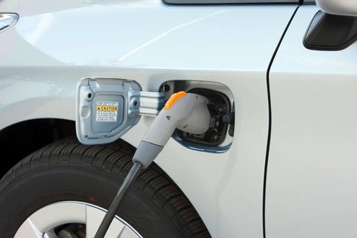 Ecobonus 2025: boom di richieste in poche ore per le auto elettriche, ma l'estremo Ponente ligure resta escluso